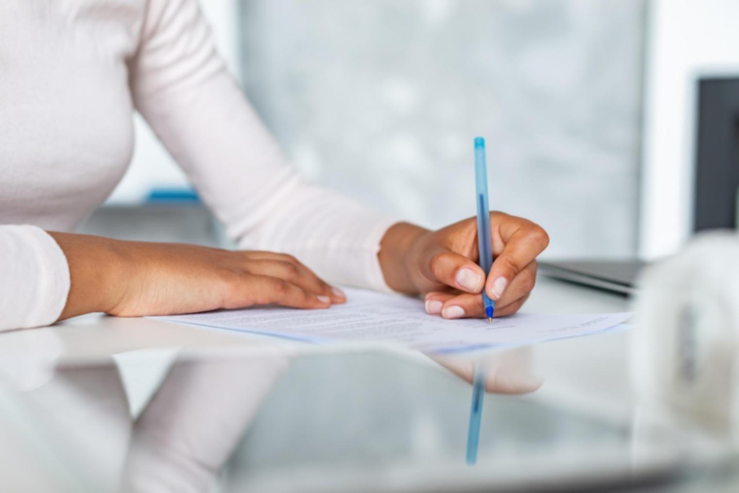 Révision de documents financiers avec approche pédagogique